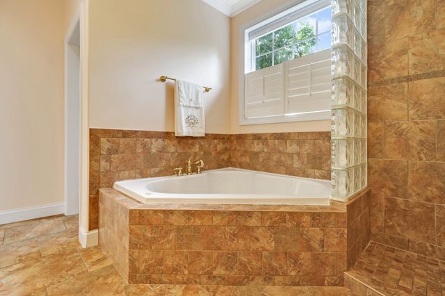 221 Wind Song Trl, Crossville, TN 38555