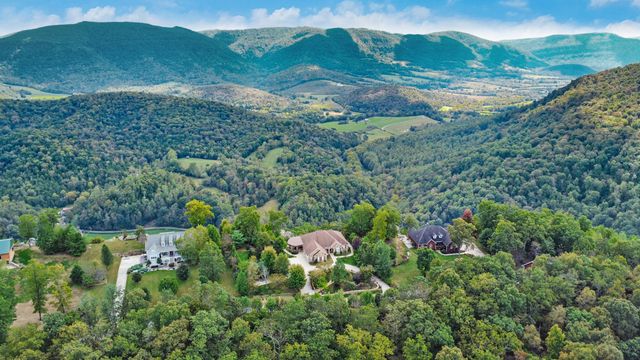 221 Wind Song Trl, Crossville, TN 38555