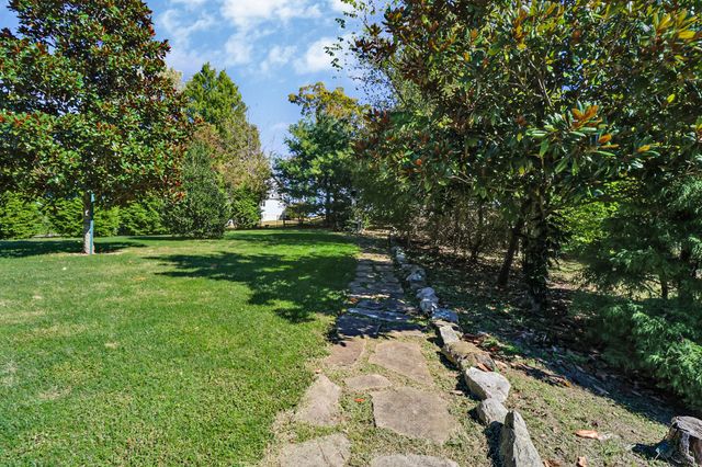 221 Wind Song Trl, Crossville, TN 38555