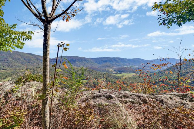 221 Wind Song Trl, Crossville, TN 38555