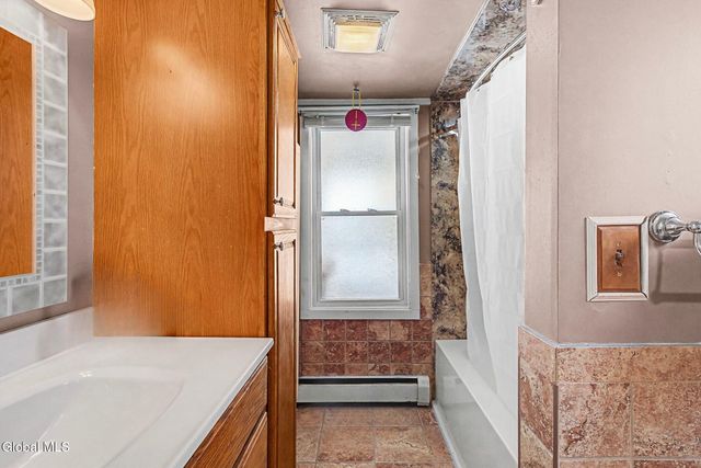 937 6th Street, Rensselaer, NY 12144