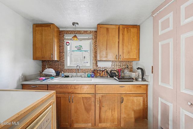 937 6th Street, Rensselaer, NY 12144