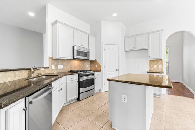 7 Fraiser Fir Place, Spring, TX 77389