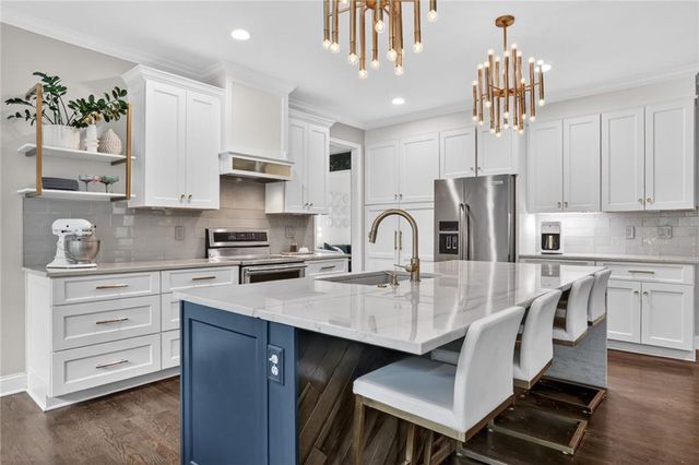 10820 S CEDAR NILES Boulevard, Olathe, KS 66061