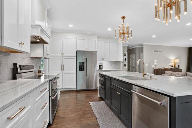 10820 S CEDAR NILES Boulevard, Olathe, KS 66061