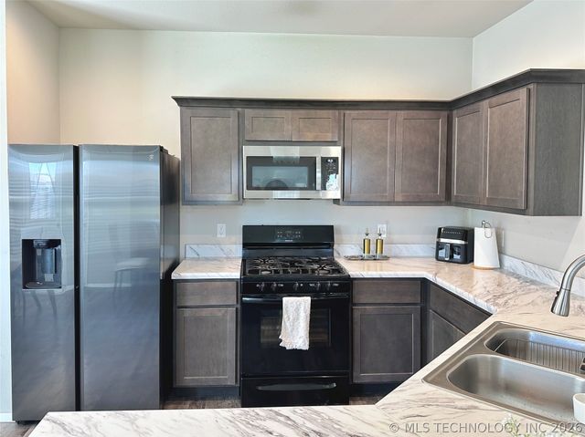 1240 E Richmond Street, Broken Arrow, OK 74012