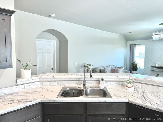 1240 E Richmond Street, Broken Arrow, OK 74012