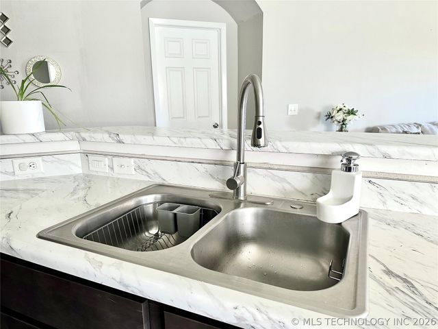 1240 E Richmond Street, Broken Arrow, OK 74012