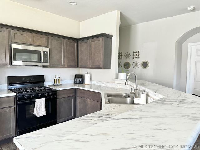 1240 E Richmond Street, Broken Arrow, OK 74012