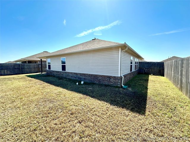 1240 E Richmond Street, Broken Arrow, OK 74012