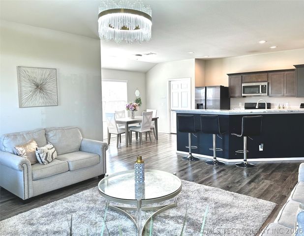 1240 E Richmond Street, Broken Arrow, OK 74012