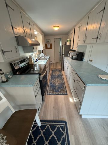 2 Reed Avenue, Waterford, CT 06385