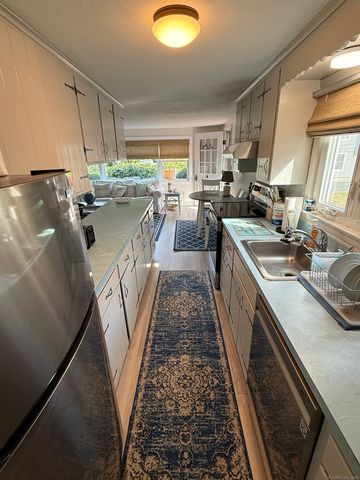 2 Reed Avenue, Waterford, CT 06385