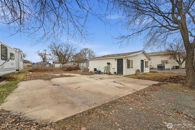 306 E 5th Avenue, Warden, WA 98857