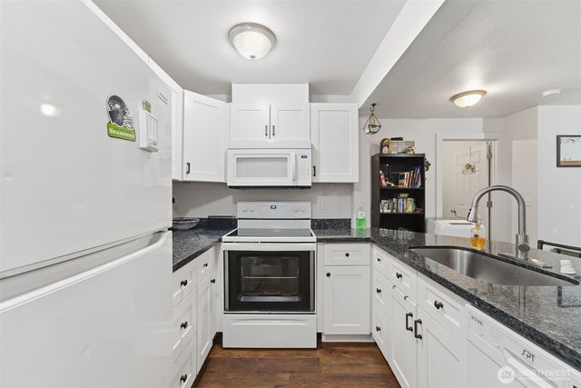 306 E 5th Avenue, Warden, WA 98857