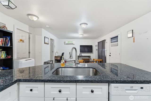 306 E 5th Avenue, Warden, WA 98857