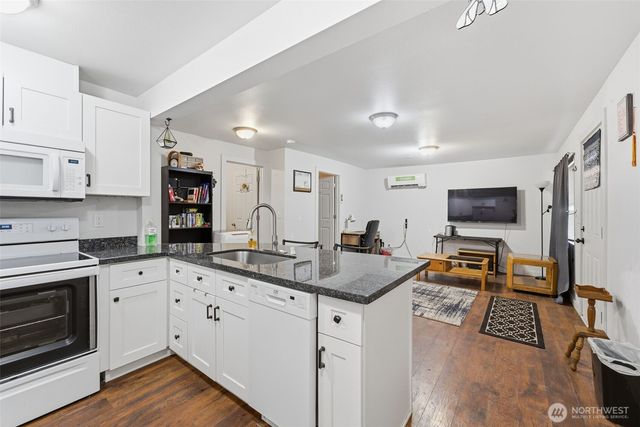 306 E 5th Avenue, Warden, WA 98857