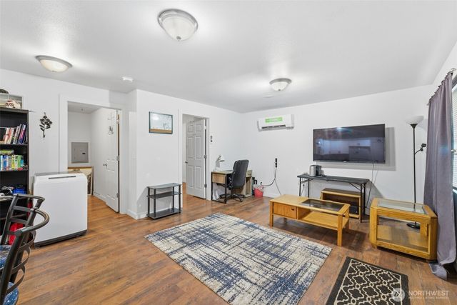 306 E 5th Avenue, Warden, WA 98857