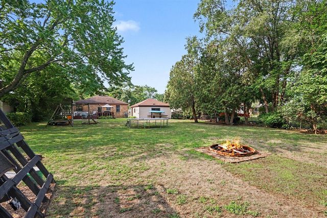 912 Wendover Boulevard, Norton Shores, MI 49441