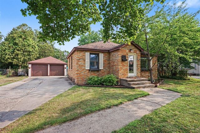 912 Wendover Boulevard, Norton Shores, MI 49441