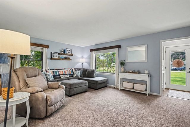 912 Wendover Boulevard, Norton Shores, MI 49441