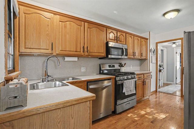 912 Wendover Boulevard, Norton Shores, MI 49441