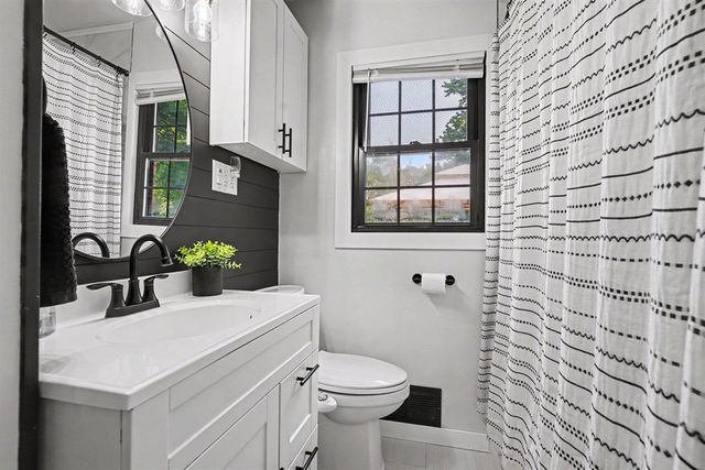 912 Wendover Boulevard, Norton Shores, MI 49441