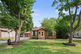 912 Wendover Boulevard, Norton Shores, MI 49441