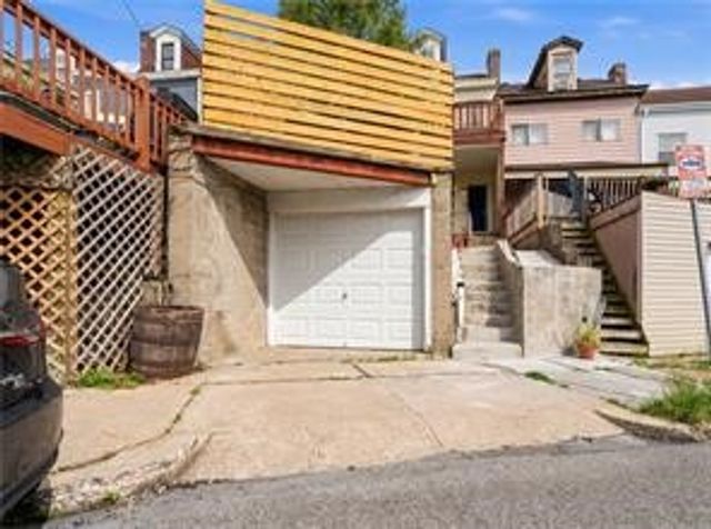 5205 Stanton Ave, Lawrenceville, PA 15201