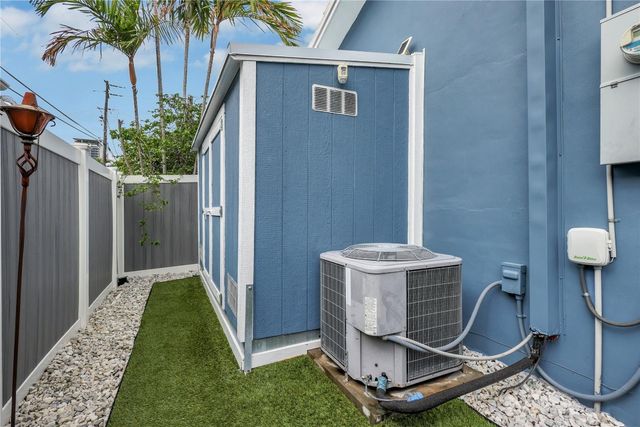 390 NE 10th Avenue, Fort Lauderdale, FL 33301