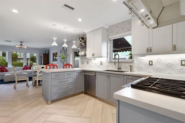 390 NE 10th Avenue, Fort Lauderdale, FL 33301