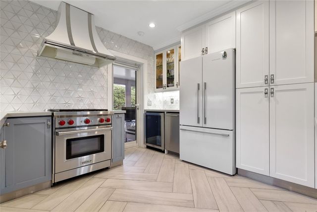 390 NE 10th Avenue, Fort Lauderdale, FL 33301