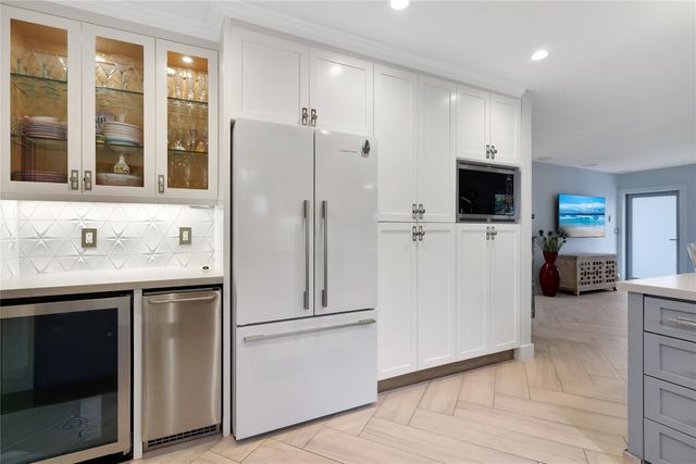 390 NE 10th Avenue, Fort Lauderdale, FL 33301