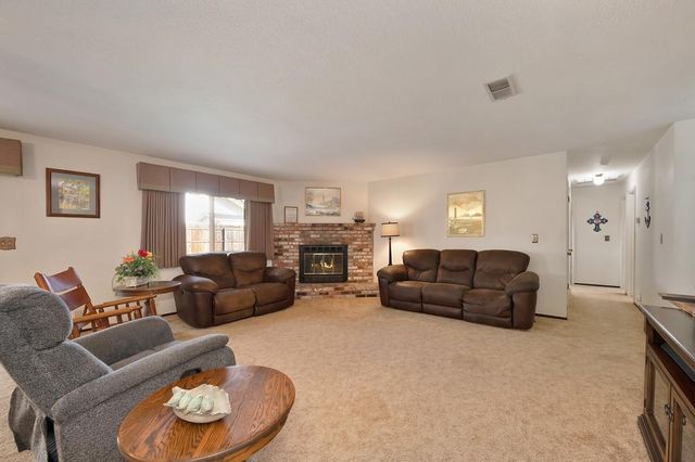 699 Nancy Dr, Ripon, CA 95366