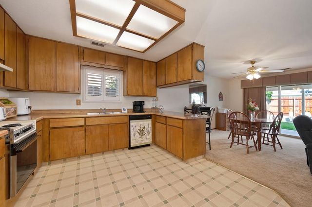 699 Nancy Dr, Ripon, CA 95366