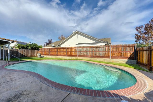 699 Nancy Dr, Ripon, CA 95366