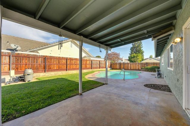 699 Nancy Dr, Ripon, CA 95366