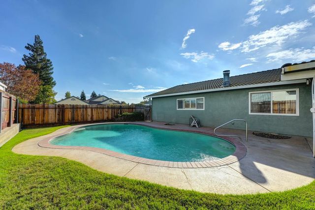 699 Nancy Dr, Ripon, CA 95366