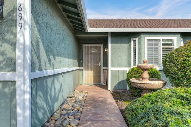 699 Nancy Dr, Ripon, CA 95366