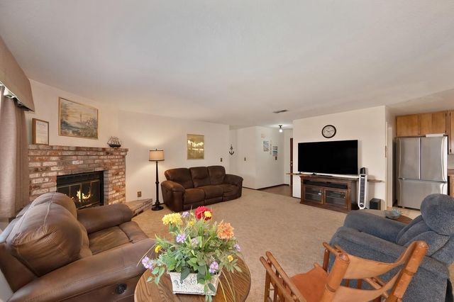 699 Nancy Dr, Ripon, CA 95366