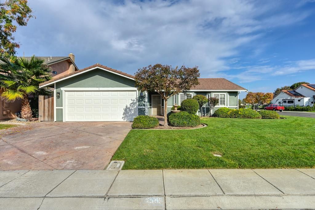 699 Nancy Dr, Ripon, CA 95366