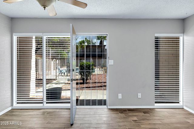 1828 W TUCKEY Lane 13, Phoenix, AZ 85015