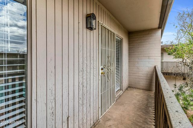1828 W TUCKEY Lane 13, Phoenix, AZ 85015