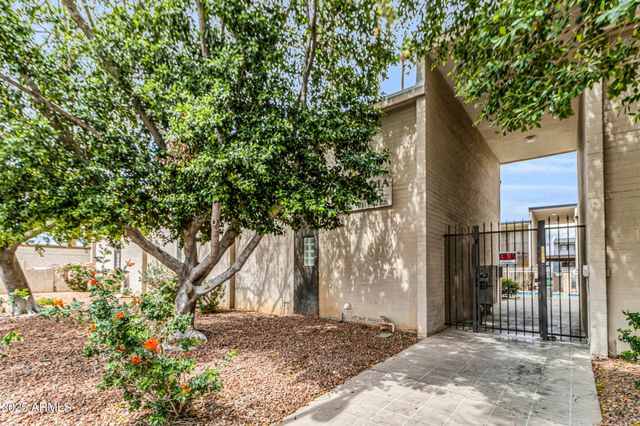 1828 W TUCKEY Lane 13, Phoenix, AZ 85015