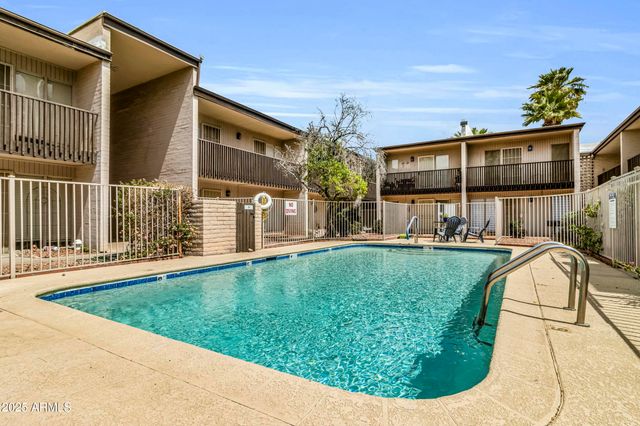 1828 W TUCKEY Lane 13, Phoenix, AZ 85015