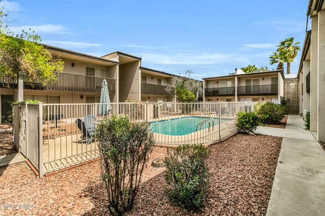 1828 W TUCKEY Lane 13, Phoenix, AZ 85015