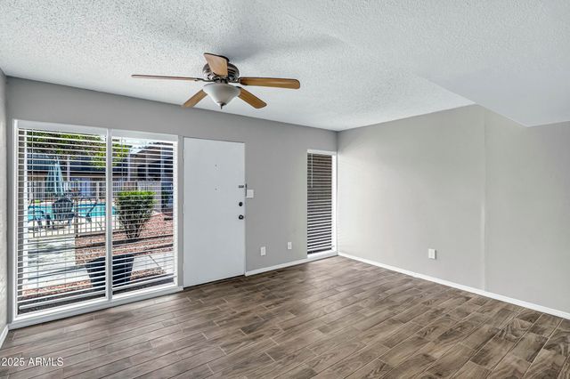 1828 W TUCKEY Lane 13, Phoenix, AZ 85015