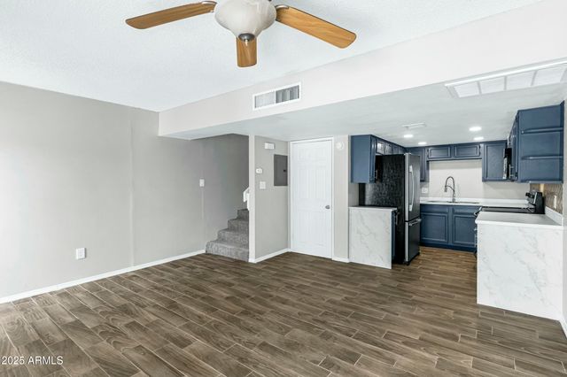 1828 W TUCKEY Lane 13, Phoenix, AZ 85015