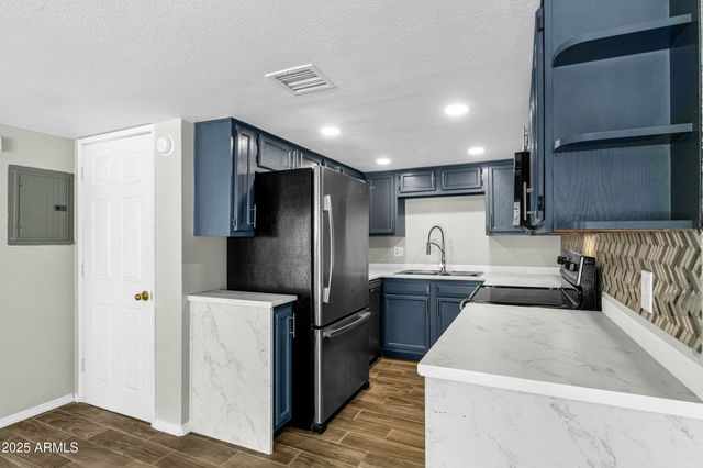 1828 W TUCKEY Lane 13, Phoenix, AZ 85015
