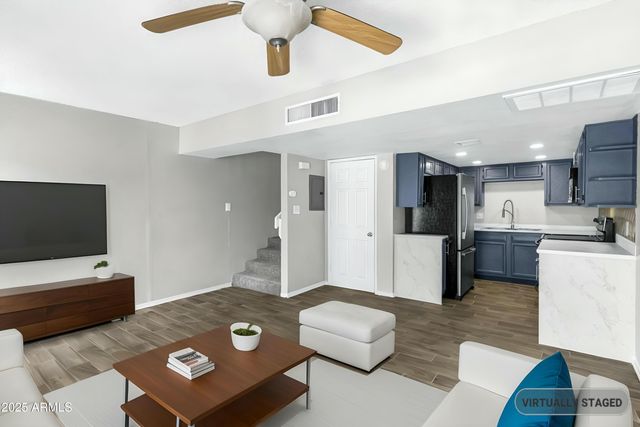 1828 W TUCKEY Lane 13, Phoenix, AZ 85015